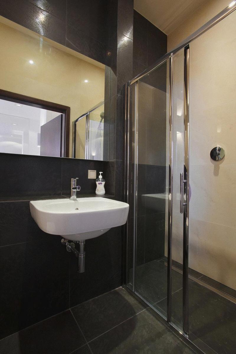 Villa & Spa Łomianki Екстериор снимка