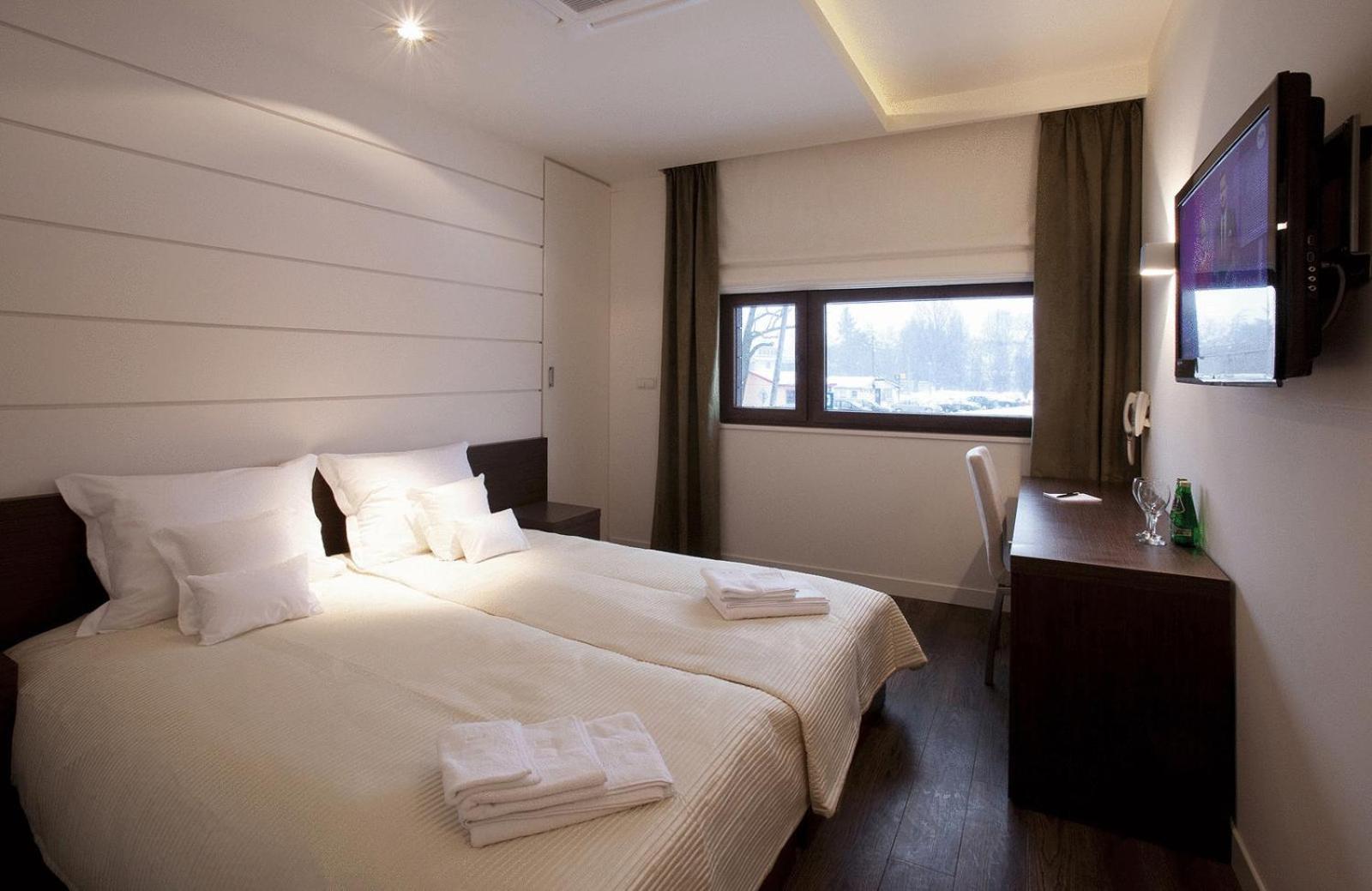 Villa & Spa Łomianki Екстериор снимка