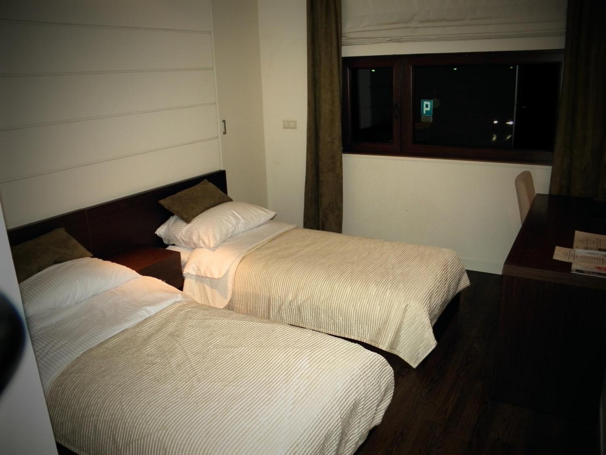 Villa & Spa Łomianki Стая снимка
