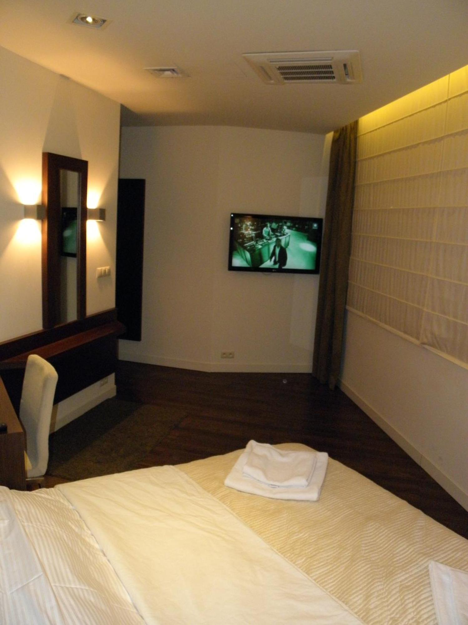 Villa & Spa Łomianki Стая снимка