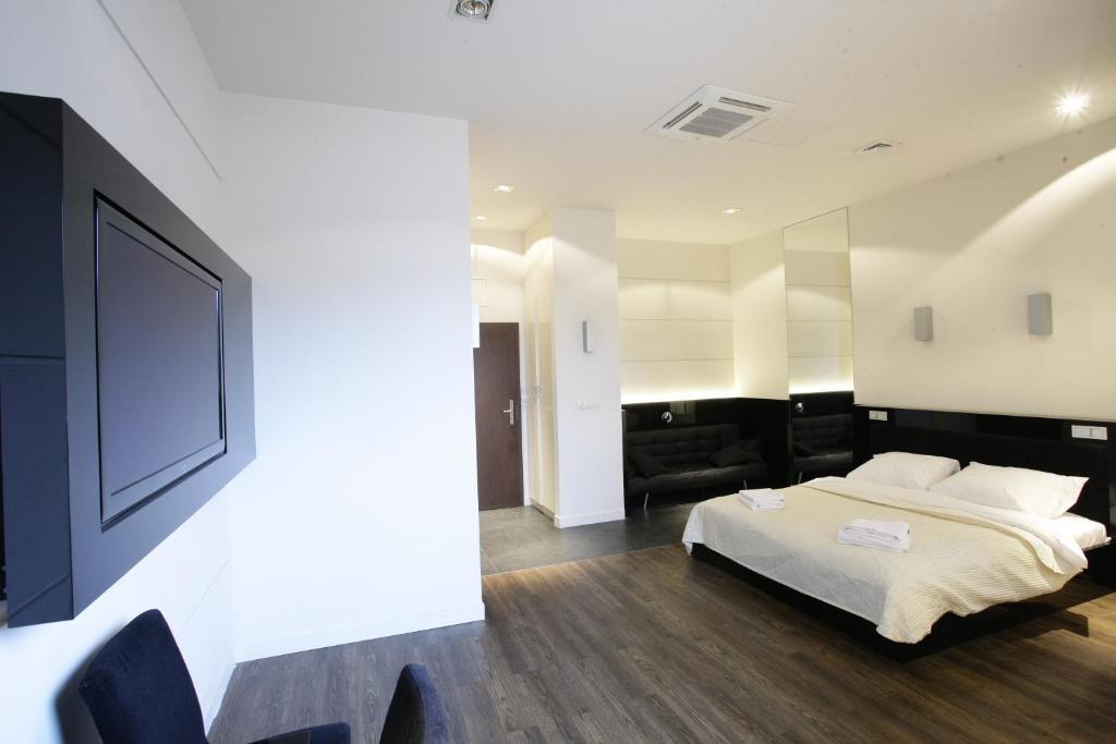 Villa & Spa Łomianki Екстериор снимка